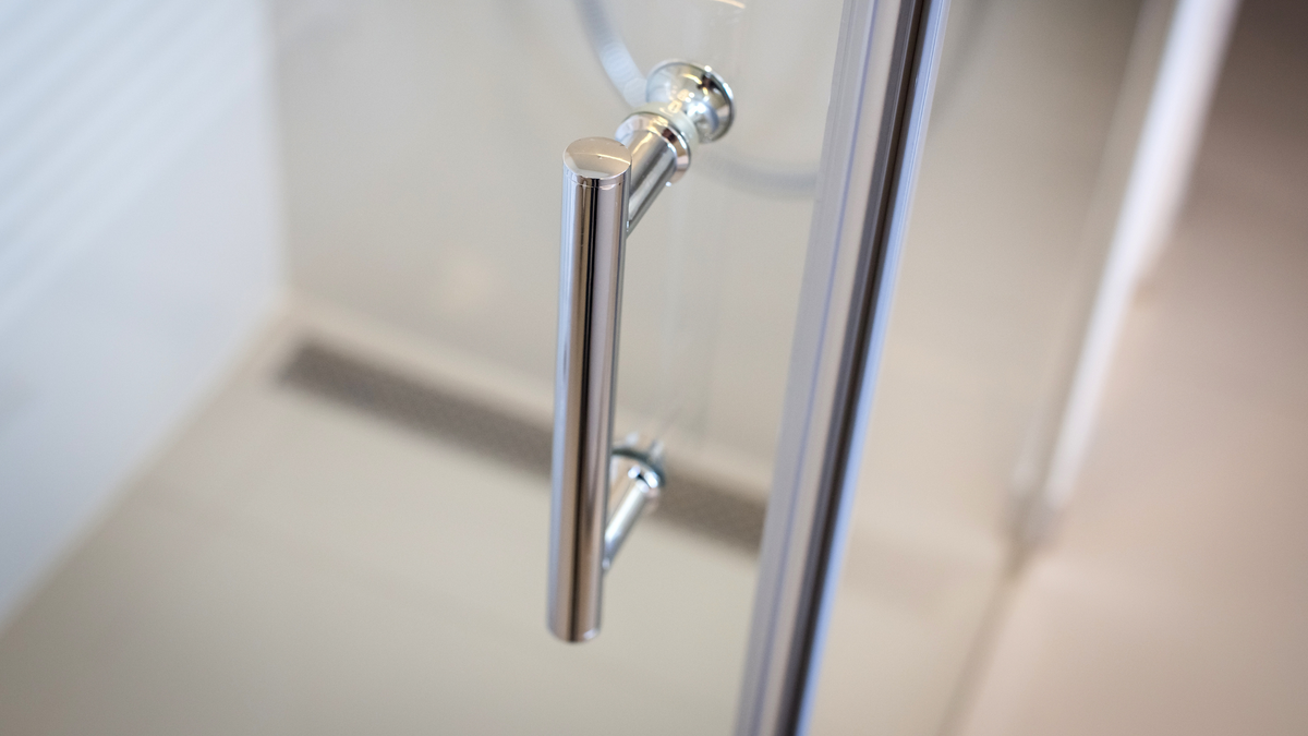 5 Must-Know Tips for Safely Cleaning Glass Shower Doors