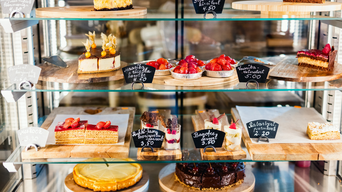 6 Reasons to Properly Clean Glass Surfaces on Business Premises